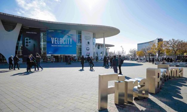 Barbie s&rsquo;invite au MWC en toute transparence