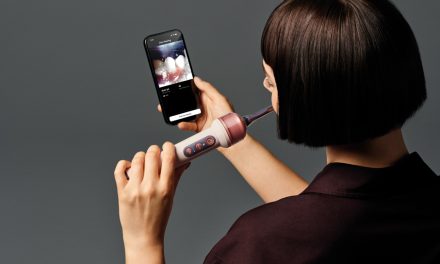 Avec sa CameraJet, Dyson s’attaque à nos dents de façon unique